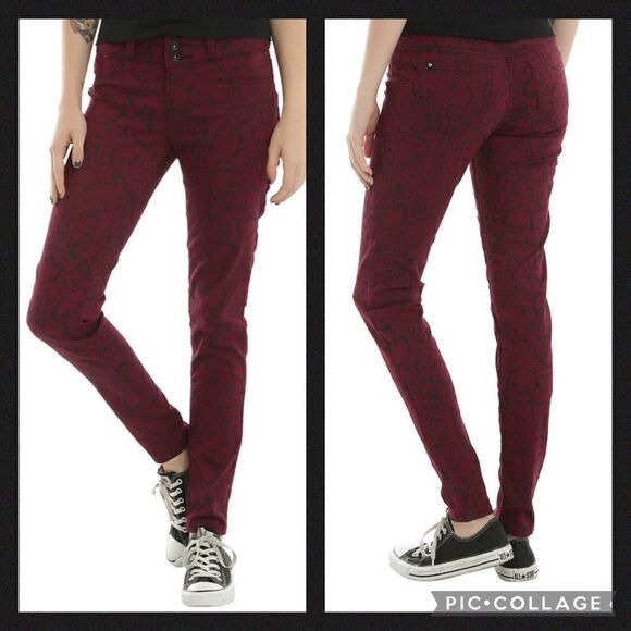 Blackheart Denim - Blackheart Skull Print Black & Maroon Super Skinny Jeans Junior’s Size 0